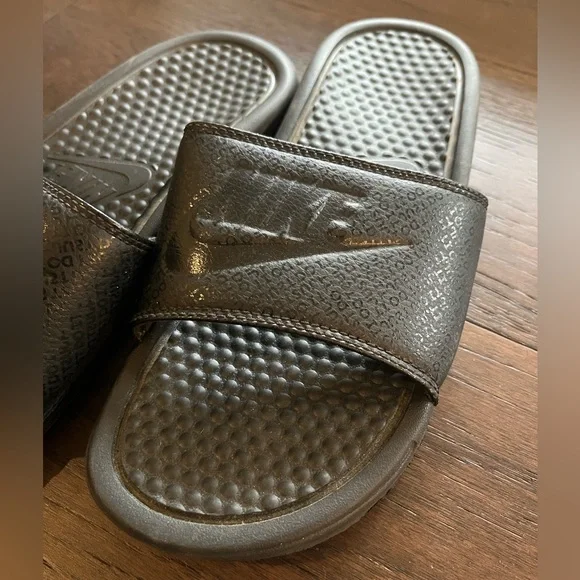 Nike | Slides - Picture 3 of 10